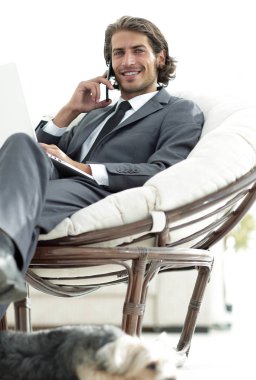 iş konularında evde çözme iş adamı. bulanık resim