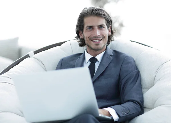 Close-up of smiling businesswoman working with laptop in living room. — Stock Photo, Image