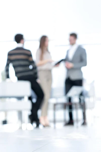 Bild verschwimmt. Geschäftsteam im Büro — Stockfoto