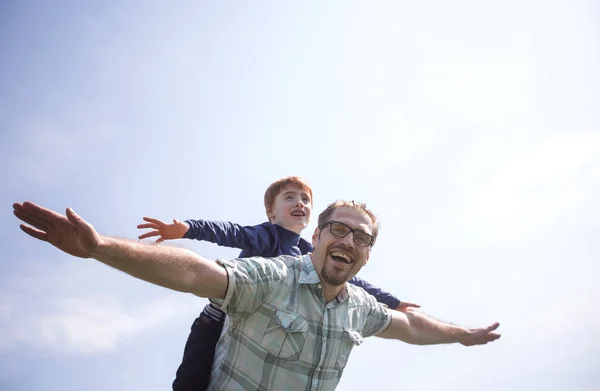 Rolig far och son tillbringa tid tillsammans — Stockfoto