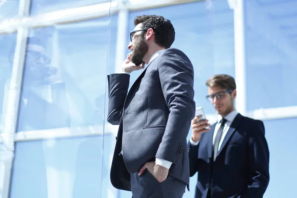 Seitenansicht Geschäftsmann Gespräch Handy Foto Mit Kopierraum — Stockfoto