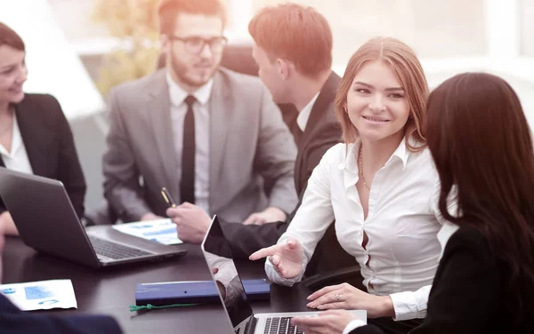 Dipendenti donne in ufficio — Foto Stock