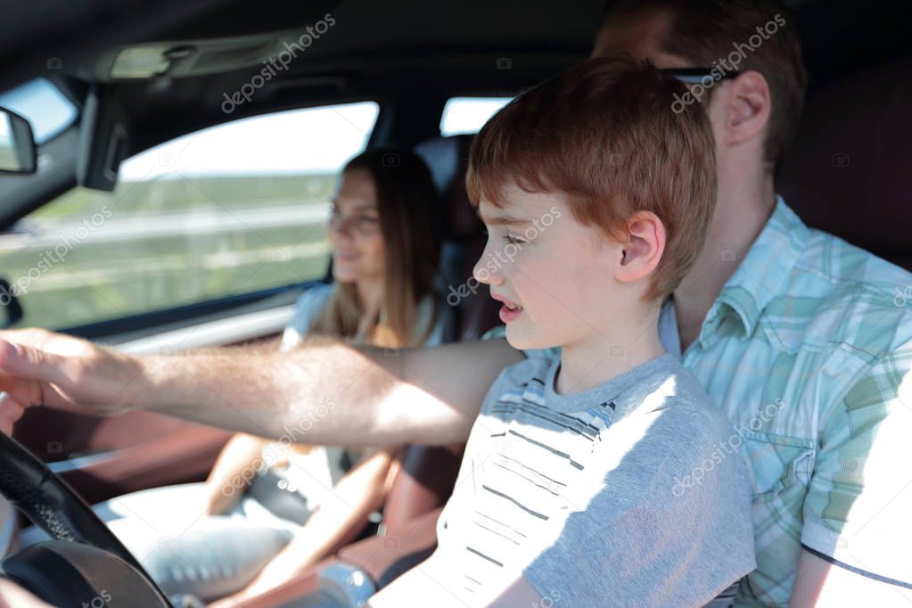 mother-teaching-son-to-drive-girl-nude-identical-twins-dark-hair