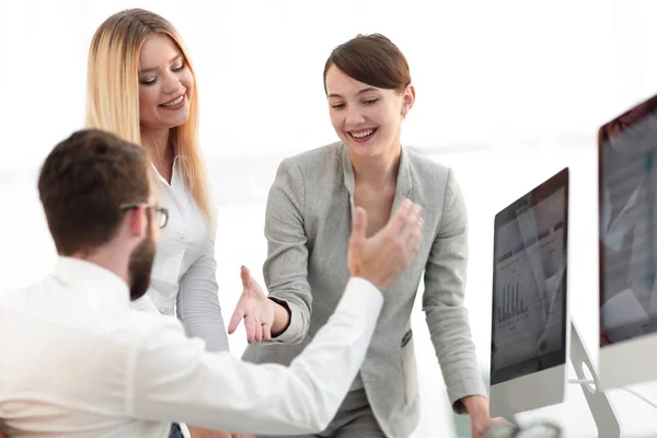 Business team discussing work problems — Stock Photo, Image