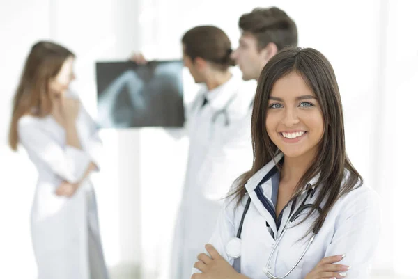 Närbild.framgångsrik kvinnlig läkare — Stockfoto