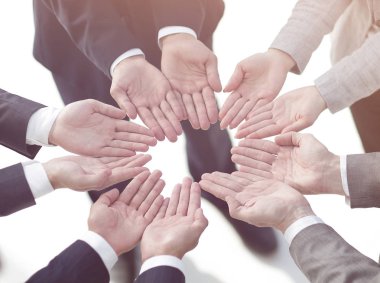 iş takım gösteren açık avuç içi