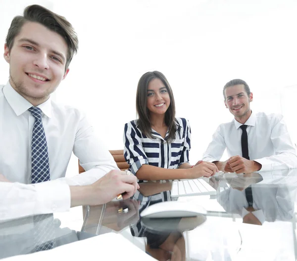 Bedrijfsteam aan het werk. — Stockfoto