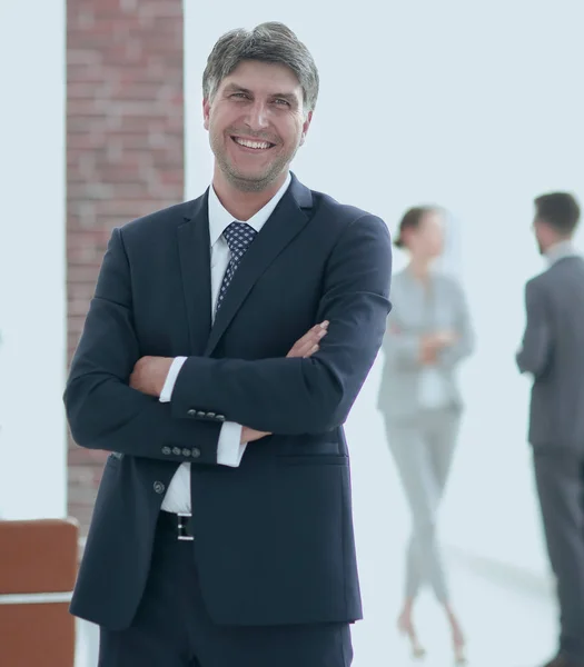 Retrato de un hombre de negocios sonriente y seguro — Foto de Stock