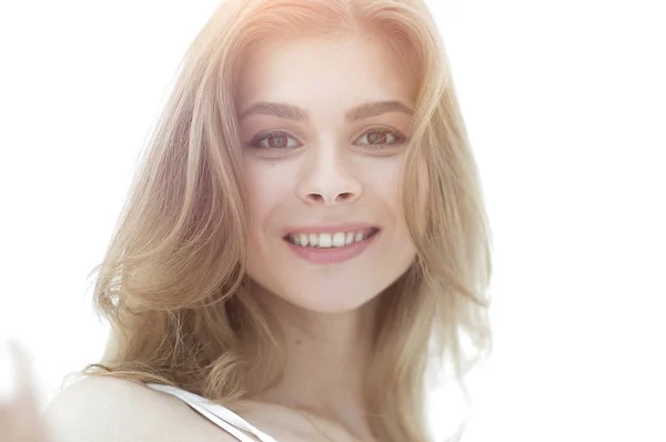 Närbild porträtt av en ung kvinna ansikte med ljus make-up — Stockfoto