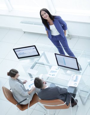 Mali rapor tutan mutlu proje yöneticisi