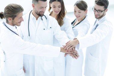 Neşeli doktorlar kendi ekip çalışması ile gurur duyuyoruz