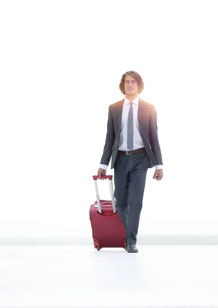 Selbstbewusster Geschäftsmann mit Gepäck. — Stockfoto