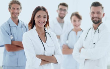 Gözümün önünde sağlık stetoskop ile çekici kadın doktor