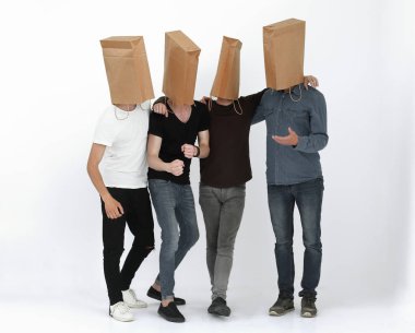 kağıt poşet başlarına ile gençlerin Grup