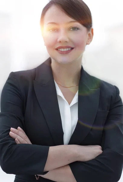 Giovane donna d'affari di successo sullo sfondo dell'ufficio . — Foto Stock