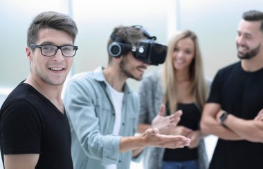 Sanal gerçeklik gözlük test pozitif iş arkadaşları