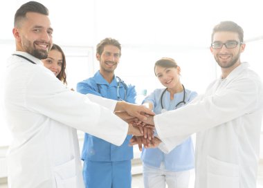 Doktor beyaz bir arka plan üzerinde başarılı bir grup arka plan görüntüsü