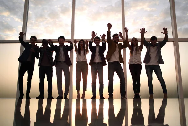 Grupo de jovens felizes — Fotografia de Stock