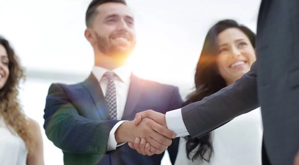 Parceiros de negócios handshake em uma reunião — Fotografia de Stock