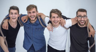bir grup arkadaşıyla birlikte ayakta portresi