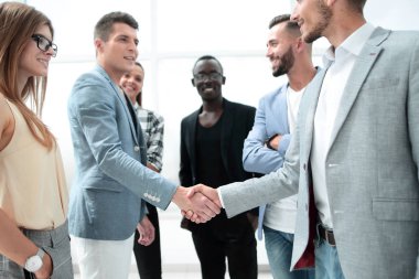 İş Adamları Tokalaşıyor