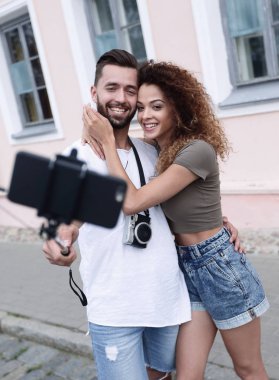 Mutlu seyahat çift selfie, romantik ruh hali yapma.