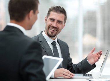 closeup.business ortakları iş sorunları tartışıyor