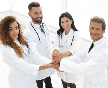 Doktorlar güler yüzlü onların başarısı gösteren