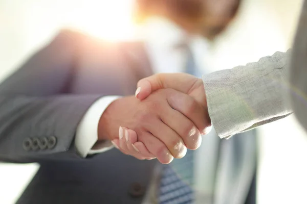 Metoda handshaking podnikatelé po úspěšné obchodní jednání — Stock fotografie