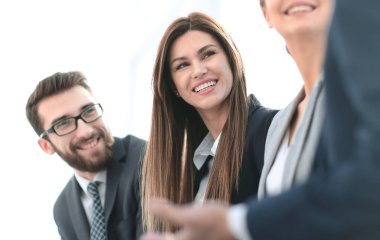 onların patron yakın up.successful çalışanları dinle