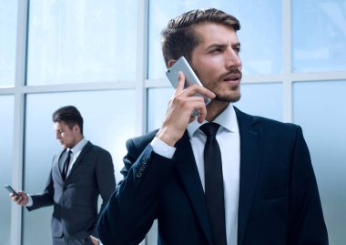 Yeni başlangıç fikir gösteren fotoğraf genç yaratıcı Yöneticisi