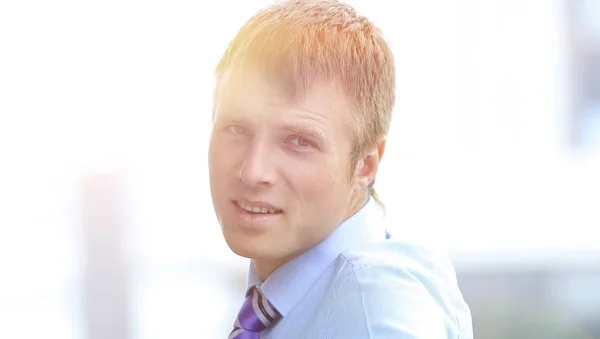 Confident businessman looking at camera, rear view — Stock Photo, Image