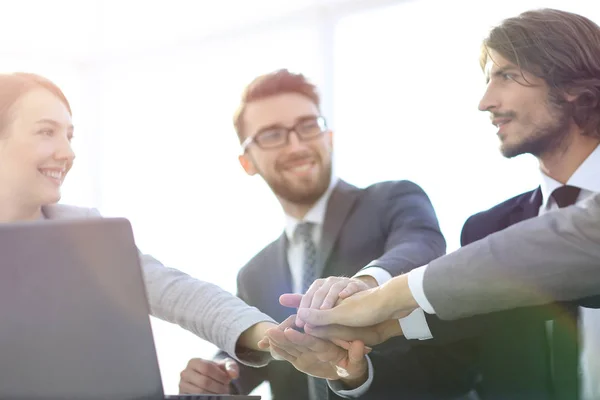 Succesvolle ondernemers werkzaam in een team — Stockfoto