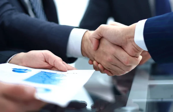 Fecha. handshake colegas de negócios — Fotografia de Stock