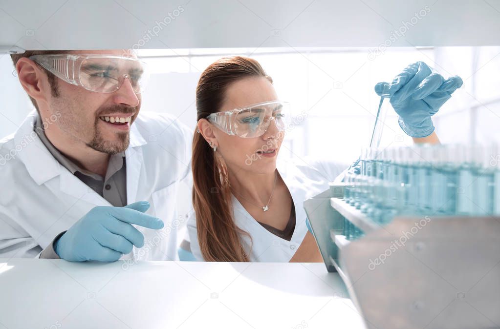 two scientists doing tests in the laboratory.