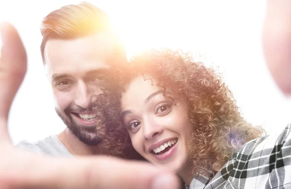 Recém-casados olhar no quadro dos dedos . — Fotografia de Stock