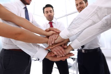 up.confident iş takım birlik gösterilen kapatın