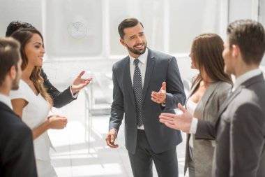 up.The Proje Yöneticisi görüşmelerde iş takım kapatın