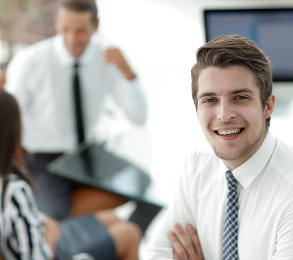 Closeup.young empleado de la empresa — Foto de Stock