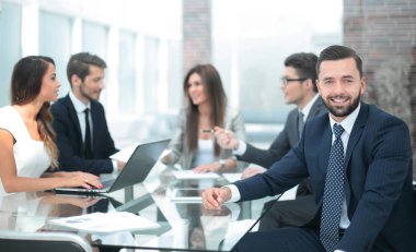 işadamı bir iş toplantısı ile iş takım tutar