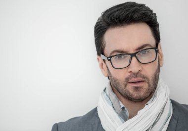 up.Business adam gözlüklü kapatın