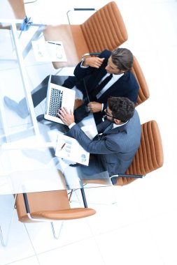 başarılı çalışanlar önemli sorunları tartışıyor