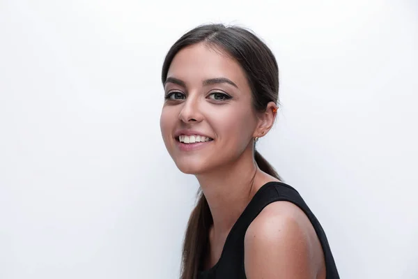 Retrato de uma jovem mulher bonita. O conceito de juventude e cuidados com a pele . — Fotografia de Stock