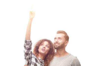 yukarıya bakıp yukarı işaret oung Çift