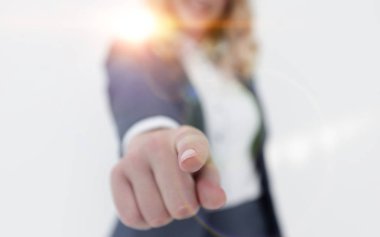 Size genç kadın işaret parmağı