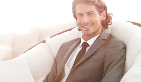 Close-up of smiling businesswoman working with laptop in living room. — Stock Photo, Image