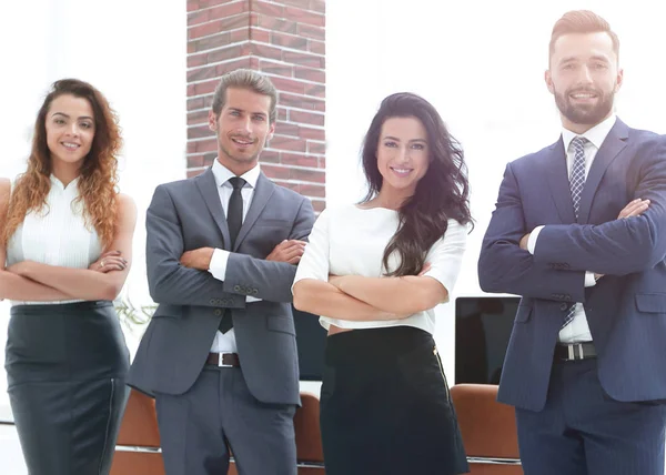 Feliz equipo de negocios sonriente en la oficina —  Fotos de Stock