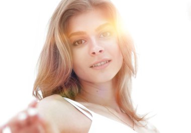 portre portre sevimli genç kadının hafif makyaj ile.