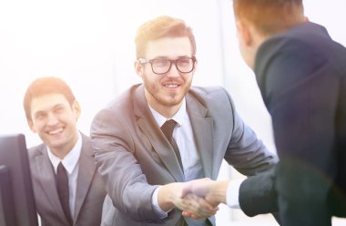 bir iş toplantısında Handshake iş ortakları