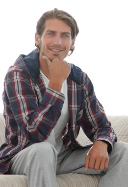 modern adam kanepede oturan portresi